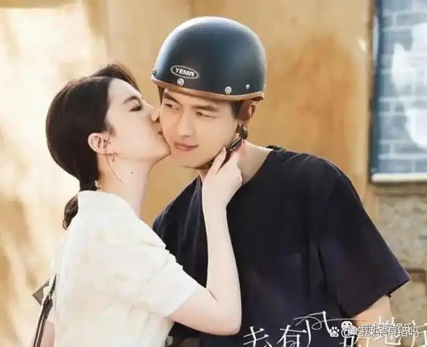 2019年李现和实力派演员杨紫主演《亲爱的,热爱的》电视剧中饰演的奶