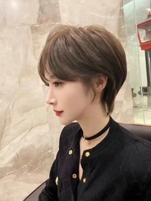 撇耳短发77微分刘海精神干练气场全开