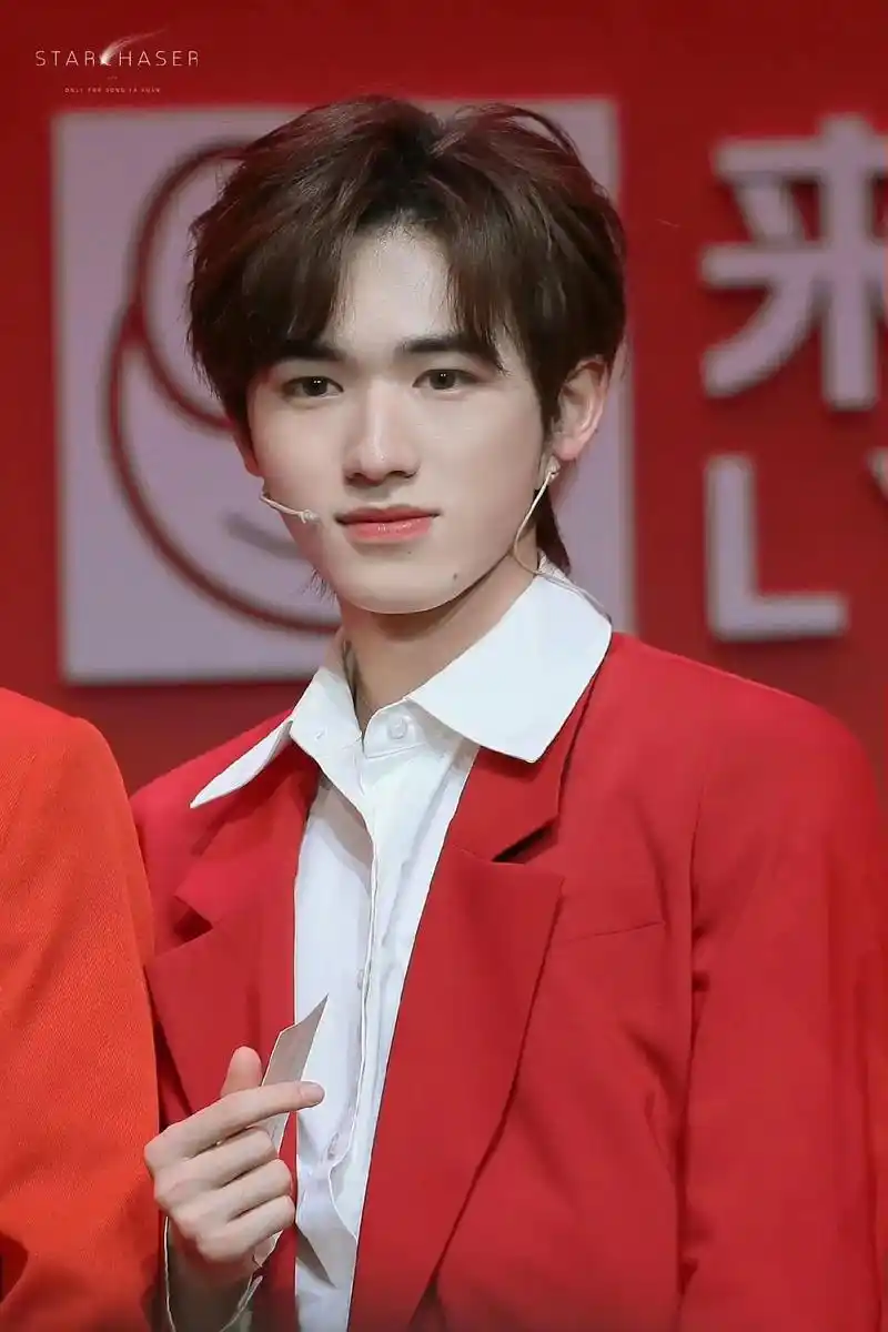 这波图我喜欢00长得好正!#宋亚轩 #理想型 #idol - 抖音