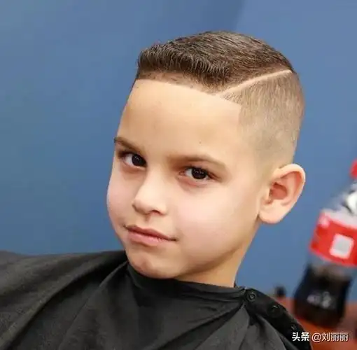 鸡冠头搭配螺栓雕刻,超高回头率,想不帅都难这款发型把中国的太极图都