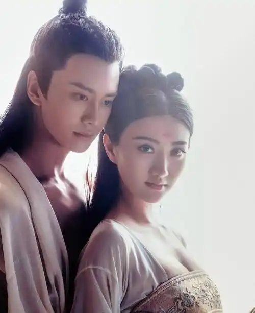 景甜和任嘉伦当年发生过什么(任嘉伦都不回复景甜)