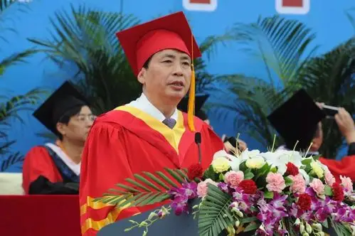 都是和平鸽在川大任职期间所做的事情取消英语四六级成绩与学位证挂钩