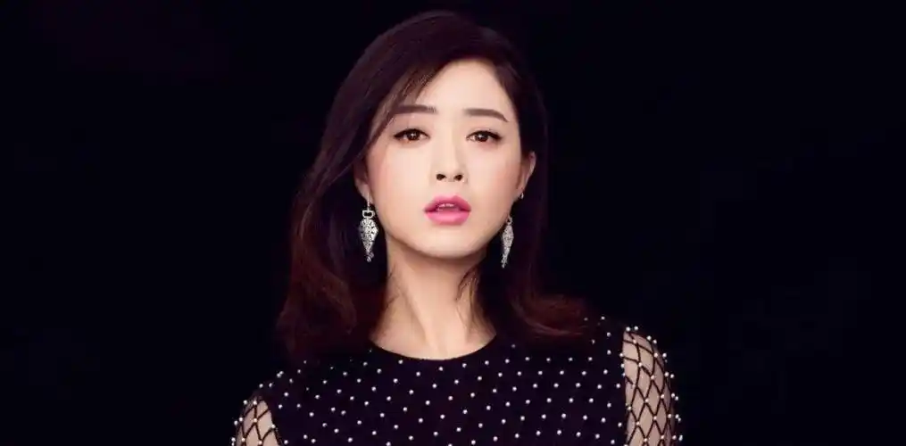 40岁蒋欣婚恋现状曝光,早已结婚,另一半是被大家曾嫌弃的他?