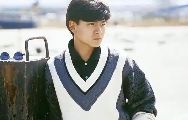 90年代的华语乐坛,中国香港歌手刘德华被称为影视歌三栖巨星,不仅获得