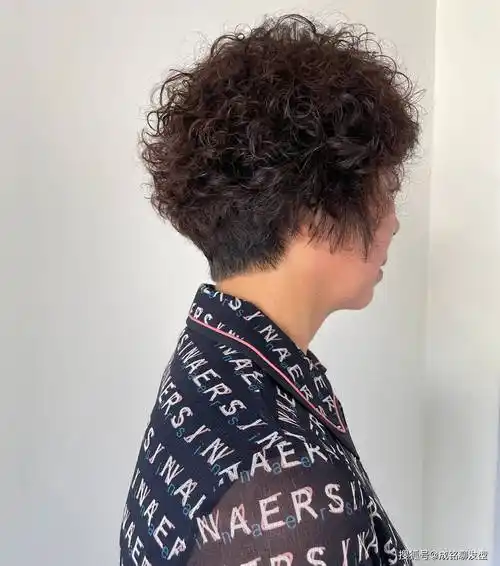 9款减龄的卷发,时髦洋气又大气_发型_时尚_小卷