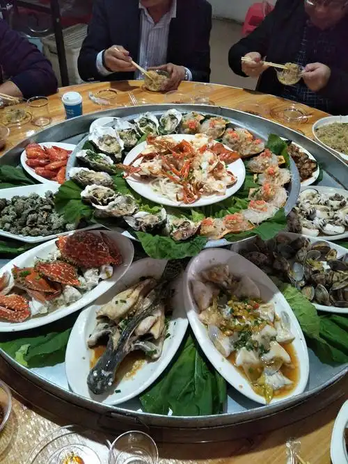 饭店都不大,但菜一定有特色,不是鱼烧得好,就是鸡啊鸭啊是一绝,朋友