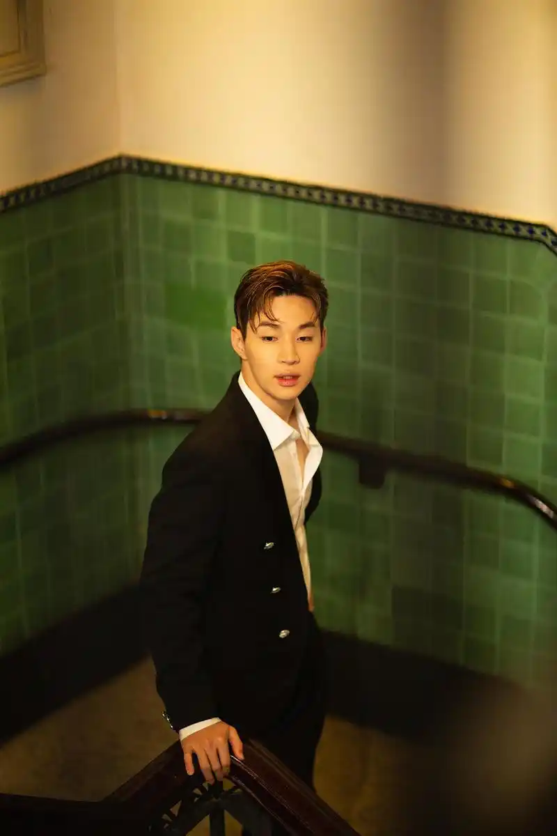 刘宪华帅气亮相征途发布会11月22日见证蜕变初心不改