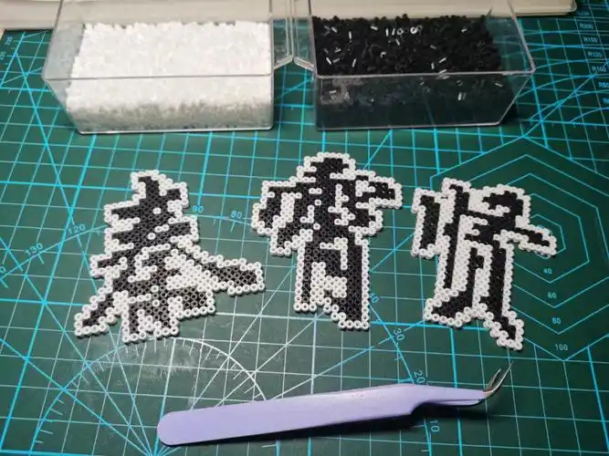 自己画的老秦的名字牌图纸,放到后两张图片啦～大家自取,可以做成冰箱