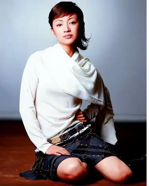 回顾罗海琼37岁嫁给华谊总裁婚后连生两女今一家四口乐融融