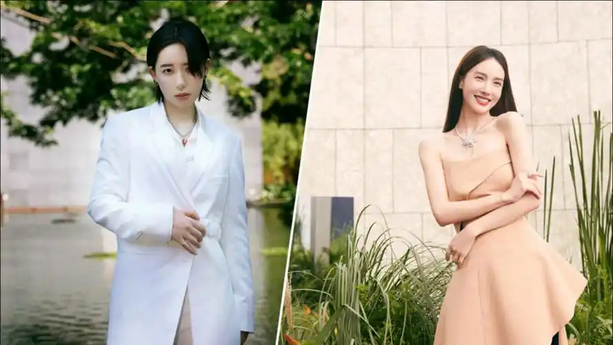 金晨李斯丹妮520天安门散步 互挽胳膊拍合影感情好