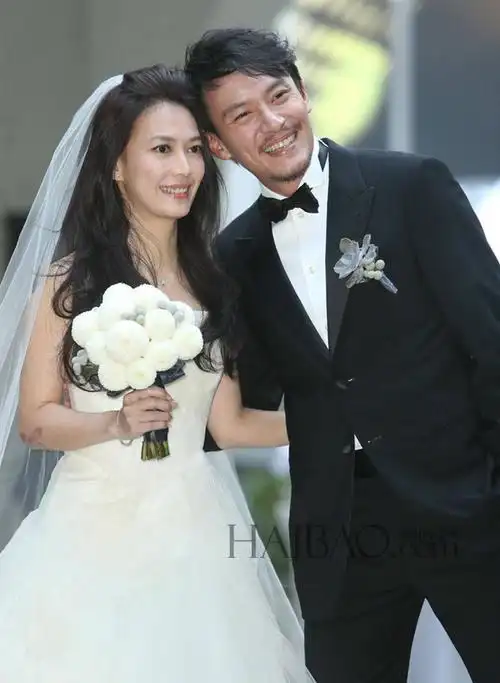 张震大婚现场过来瞧:新晋夫妇首度公开亮相
