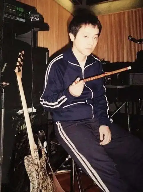 张淇曾经参加过快乐男声后来成为黑豹乐队第十位主唱