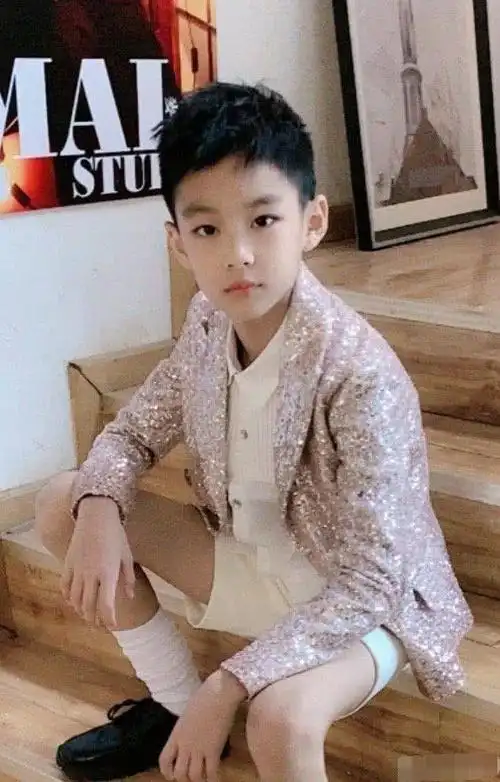 除了董洁儿子和曹颖儿子,还有不少惊艳全网的星二代颜值.