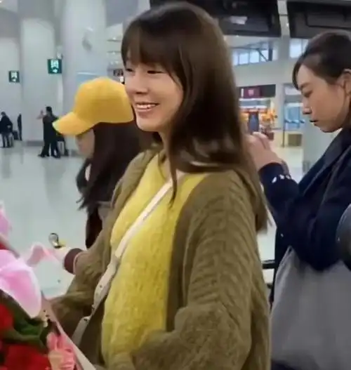 陈伟霆从侧面看,陈伟霆的胸肌有点吓人啊!穿上衣服都遮挡