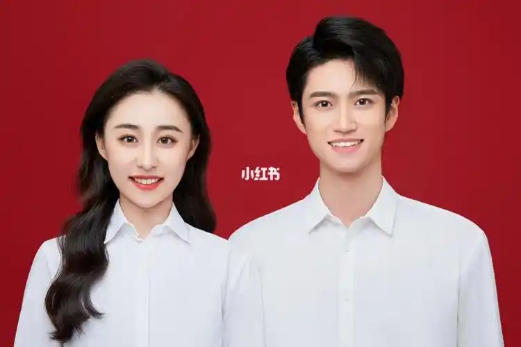 结婚登记照情侣红底花絮