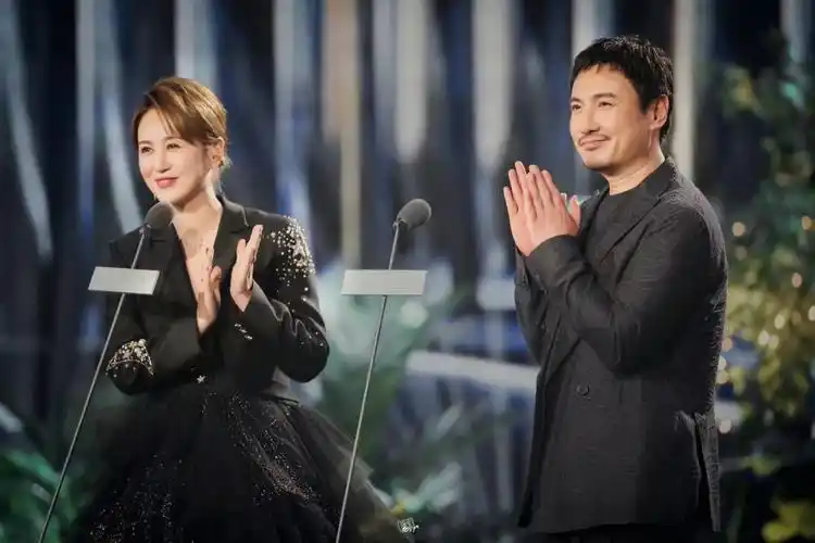 马丽发文为沈腾庆生称其麻花一哥亚太最帅越来越瘦的影帝