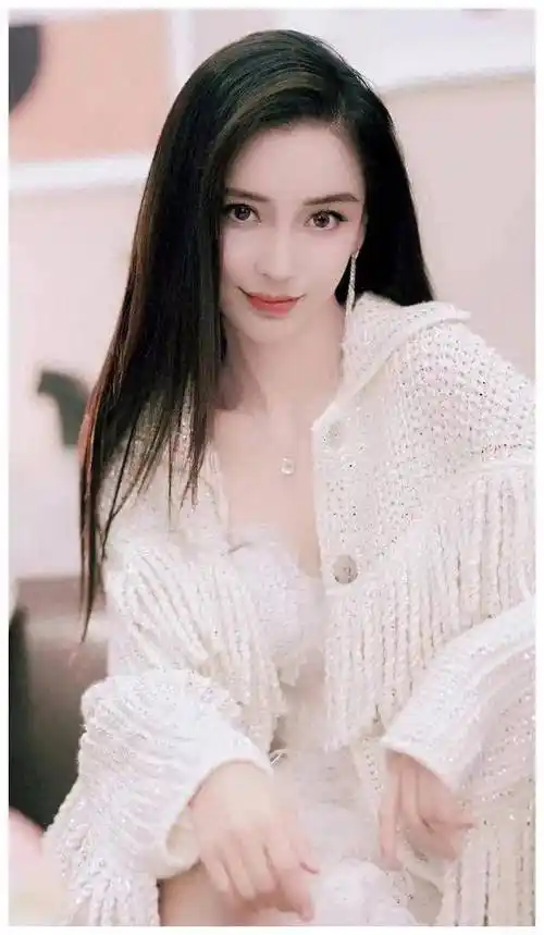 杨颖片酬数额惊人成就非凡引人瞩目