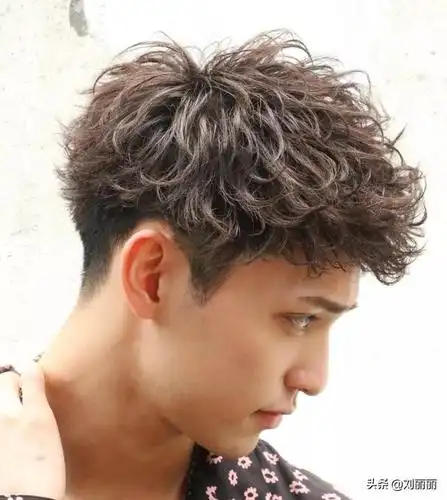 新时尚男士烫发很帅很有型超有男人味