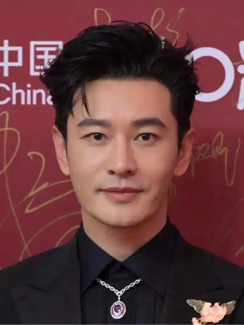 黄晓明确实没有骗人  之前在一档节目里看过,黄晓明说自己年轻的时候