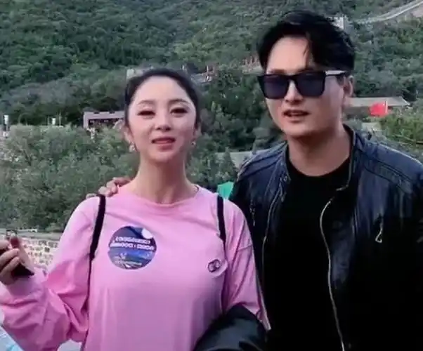 歌手云飞对前妻不闻不问把小7岁娇妻宠成公主高月差哪儿了