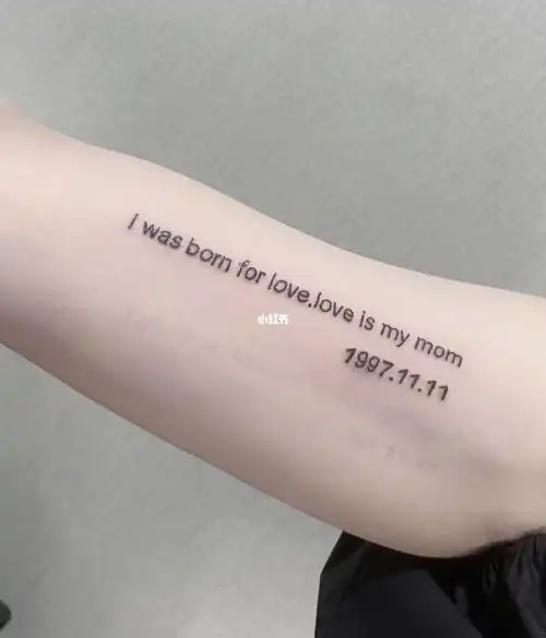 母爱英文字母纹身