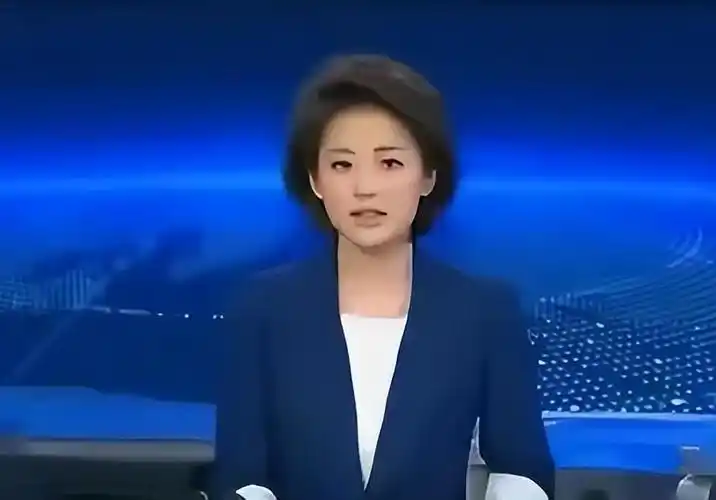 为什么新闻联播主持人从不低头念稿,他们全背下来了吗?