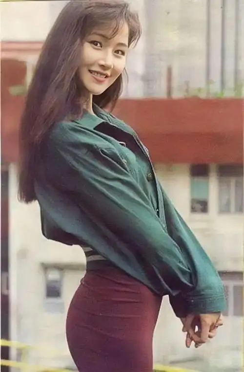 "香港第一美腿"万绮雯:还好没有嫁给甄子丹,最终收获幸福_腾讯新闻