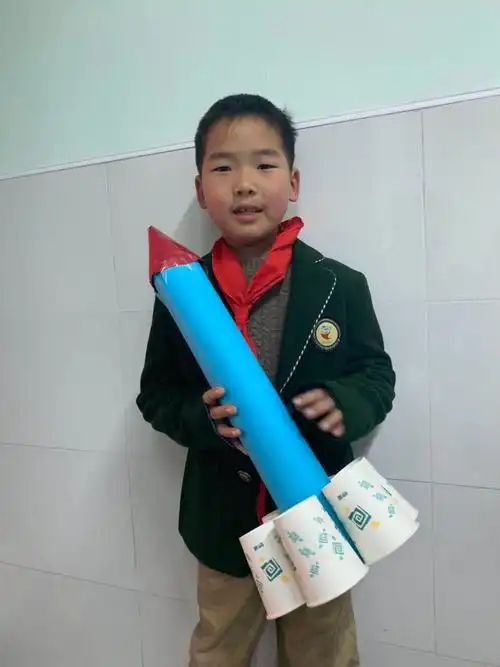 冯子潇小朋友:火箭筒