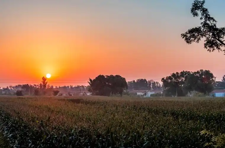 日出 蓝天白云大地河流