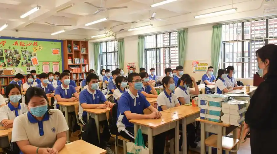 深圳高中生重回校园