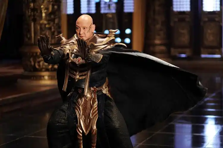 "金牌戏骨"杜玉明怒挥《蓝月之屠龙战刃》 腹黑大boss获赞"最强戏精"!