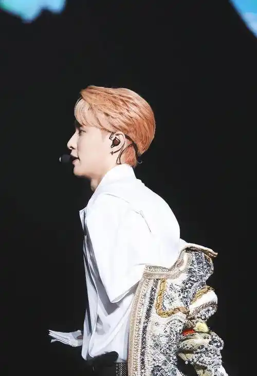 张艺兴有多帅?看到他新的亚麻灰发色,瞬间圈粉了!_街舞_门槛_降低