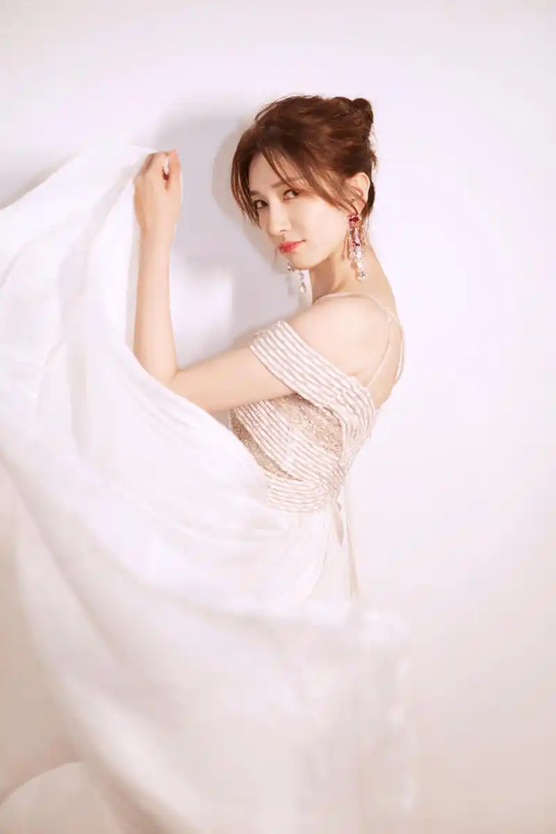 连气场都不一样了,看得我好想剪|江疏影|气场|发型_新浪新闻