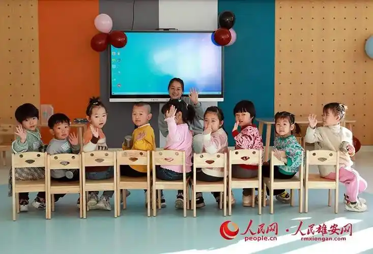 图为雄安容和佳泰幼儿园内的小朋友正在上课.人民网 宋烨文摄