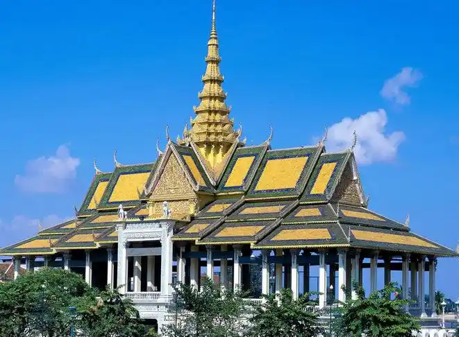 它悠久历史,具有丰富文化内涵的名胜古迹及乡野风光吸引着世界各地的