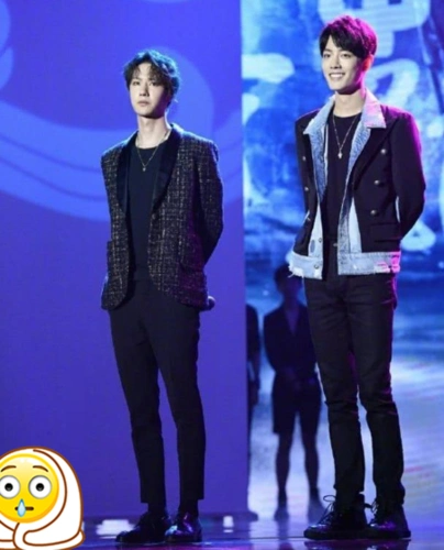 原创 王一博身高179,肖战身高182,同台目测却差了不止3公分?