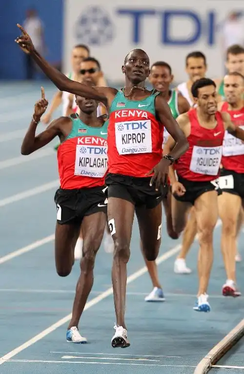 当日,在2011年世界田径锦标赛男子1500米决赛中,肯尼亚选手基普罗普以