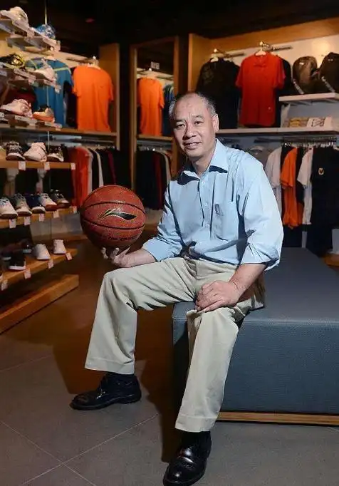 世界冠军李宁近况妻子57岁气质十足儿女才华横溢