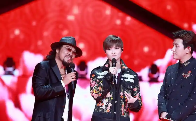 原创时尚宠儿李宇春与何洁闹掰被苏芒强制站c位她有何资本