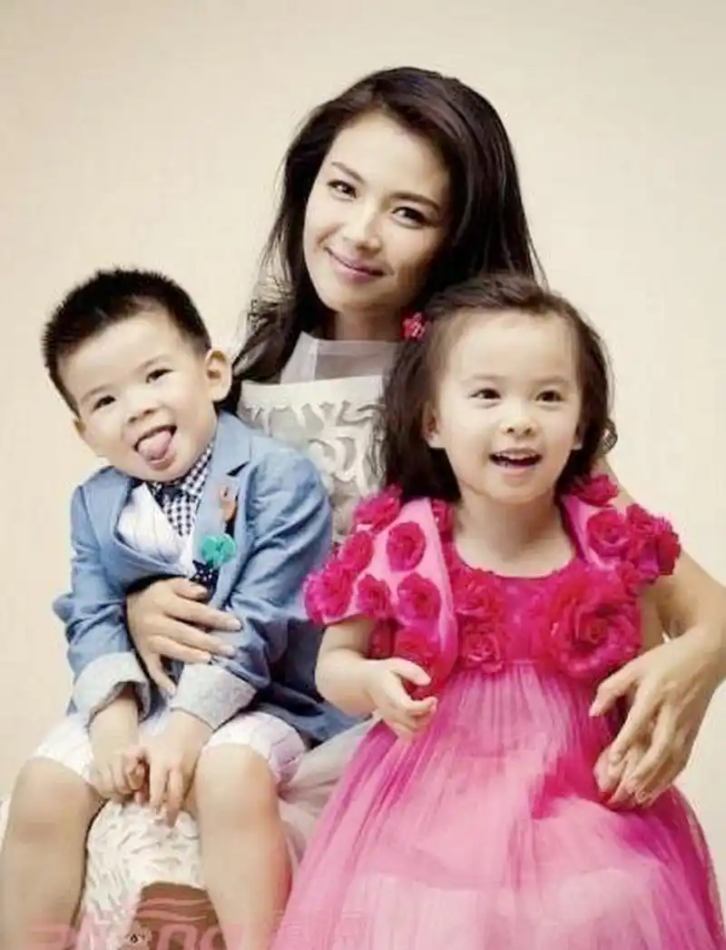 刘涛晒全家福!儿子美如其母,女儿美如其父,一家四口皆美