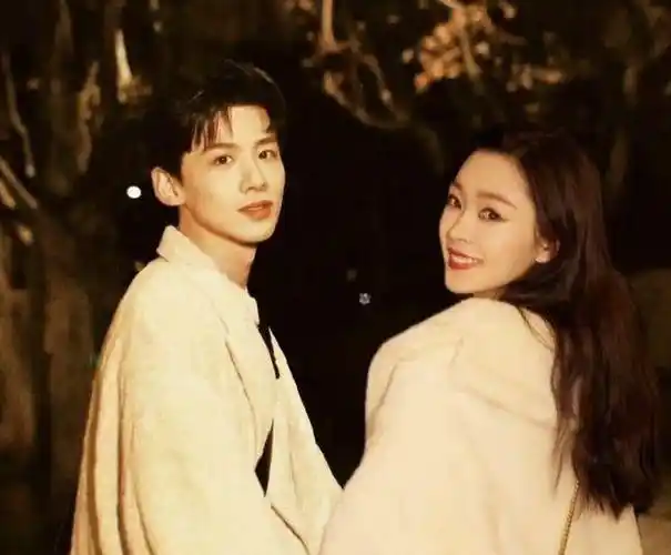 白敬亭宋轶又秀恩爱男方等宋轶下班至凌晨