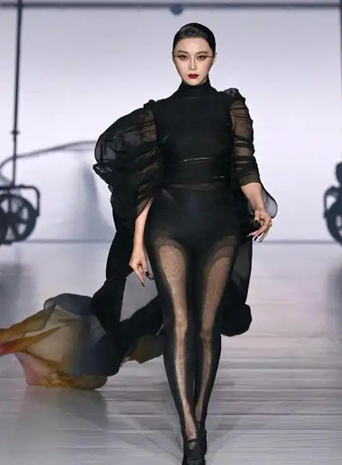 范冰冰亮相巴黎时装周,造型太拉跨啦!|走秀|红毯|妆容|发型_网易订阅