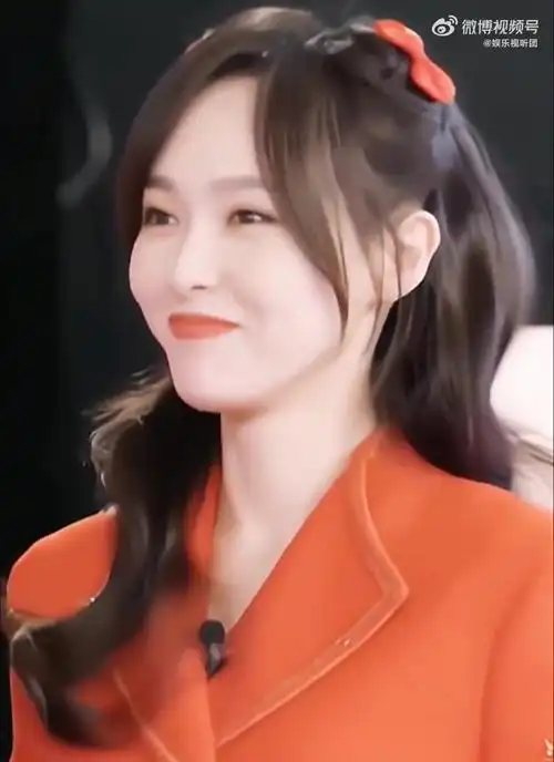 唐嫣笑起来真的好甜,她还没开始笑,我的嘴角就已经咧到耳后根了少女感