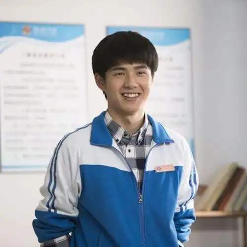 组图:刘昊然超可爱童年照曝光 发型依旧婴儿肥脸肉嘟嘟