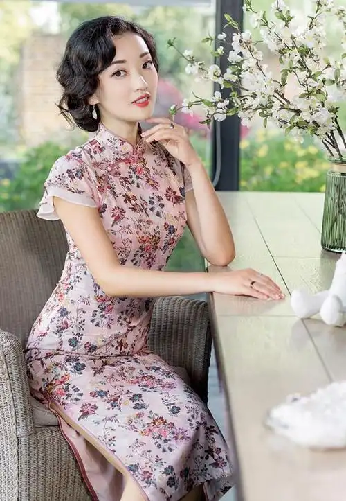 旗袍没那么复杂,五一出行穿这件,优雅知性的女人味!