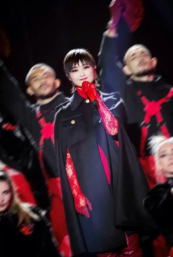 的哥逃罚单拖行交警数十米: 互联网大会闭幕