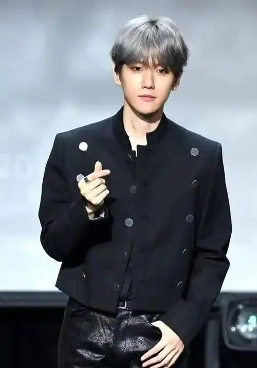 边伯贤向粉丝道歉-lesserafim澳门音乐节-崔秀彬开通ins-防弹少年团将