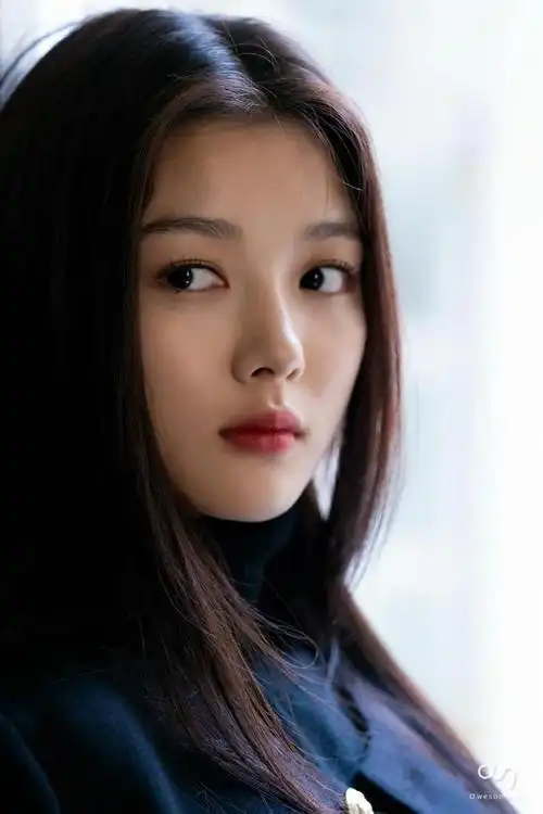 韩国女星金裕贞侧颜照太惊艳!