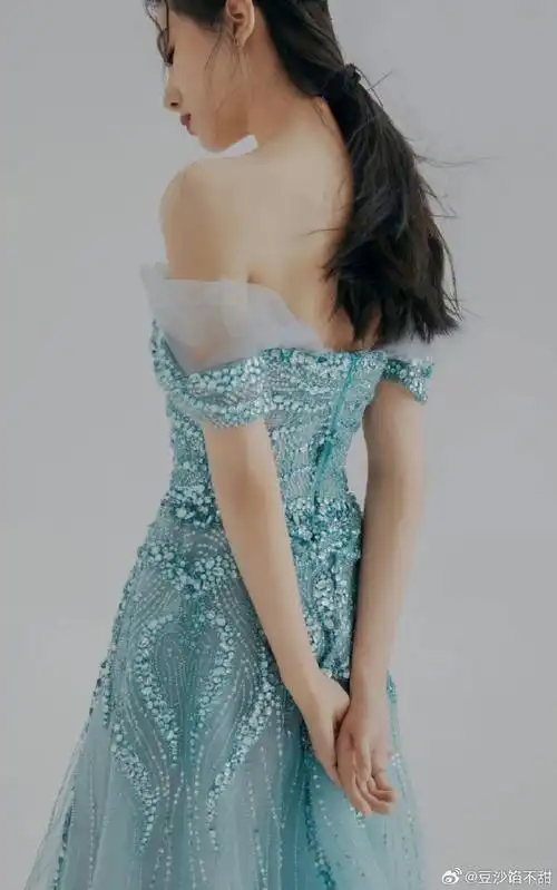 体态大师#lss跪求姐姐多穿漏背装刘诗诗‖名品背‖绝美肩颈刘诗诗超话