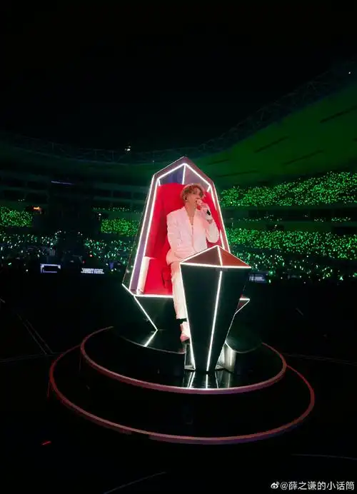 转椅官宣好声音导师#薛之谦演唱会转椅官宣加盟《中国好声音》当导师!